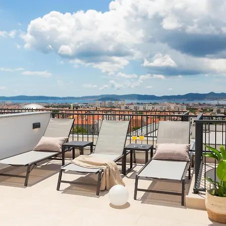 Апартаменты Silba Three Bedroom With Private Jacuzzi *