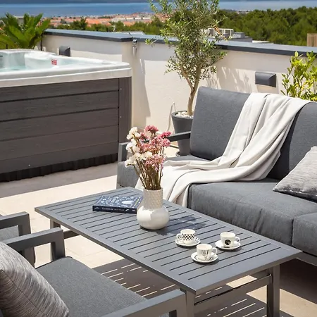 Апартаменты Silba Three Bedroom With Private Jacuzzi *
