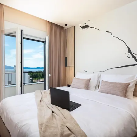 Апартаменты Silba Three Bedroom With Private Jacuzzi Задар