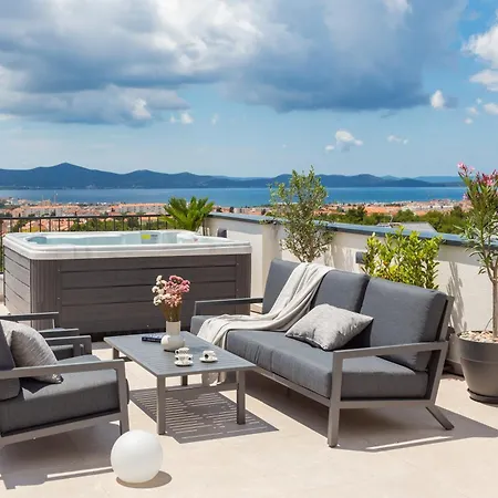 Апартаменты Silba Three Bedroom With Private Jacuzzi *