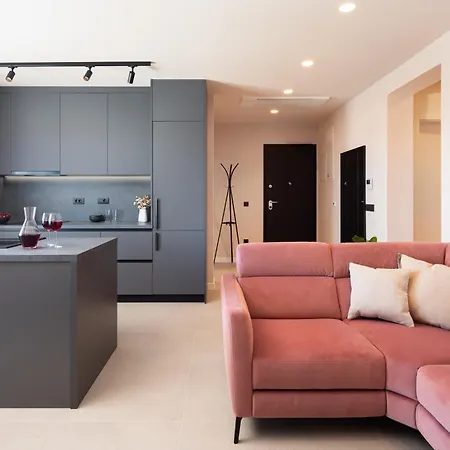 شقة Silba Three Bedroom With Private Jacuzzi زادار